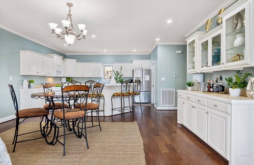 Lake Hamilton Apartment | Central 137 on Lake Hamilton - close to Oaklawn and downtown!