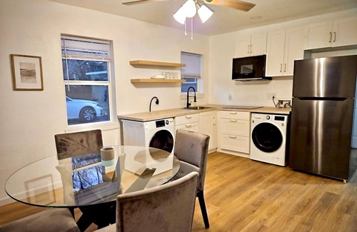 Castle Hills Apartment | Central 2-Bed/1 Bath 9 min Medical-5 Min Airport