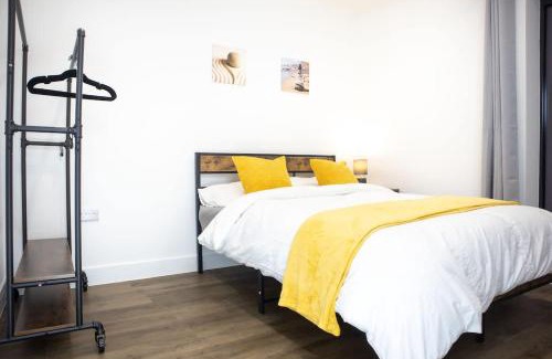Kemptown Apartment | Central 2 Bed 2 Bath Apartment near Brighton College, Beach, Hospital - Long Stay Offers