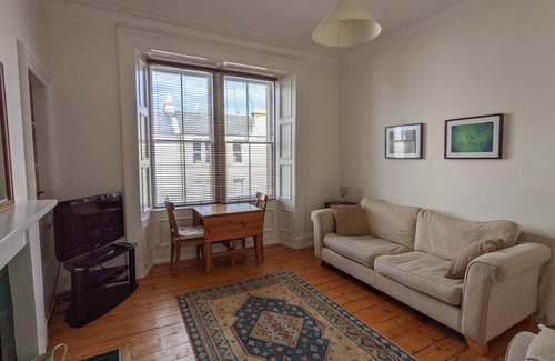 West End Apartment | Central 2-bedroom Traditional Apartment