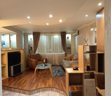 Old City Apartment | CENTRAL 2 CAMERE CU VIEW P-ta VICTORIEI