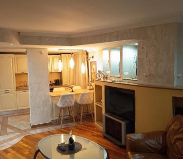 Old City Apartment | CENTRAL 2 CAMERE CU VIEW P-ta VICTORIEI