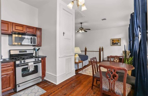 Faubourg Lafayette House | Central 2BR/2BA | Courtyard | Two Private Spaces