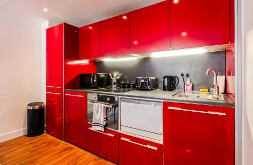 Bristol Floating Harbour Apartment | Central 2BR Flat - free parking - central