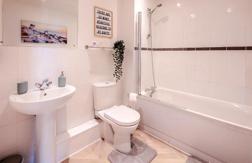 Bristol Floating Harbour Apartment | Central 2BR Flat - free parking - central