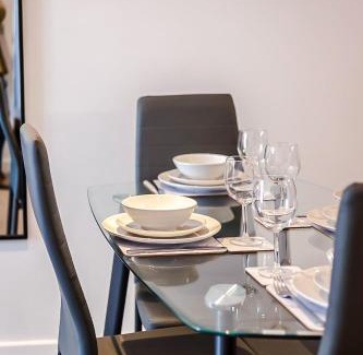 Bristol Floating Harbour Apartment | Central 2BR Flat - free parking - central