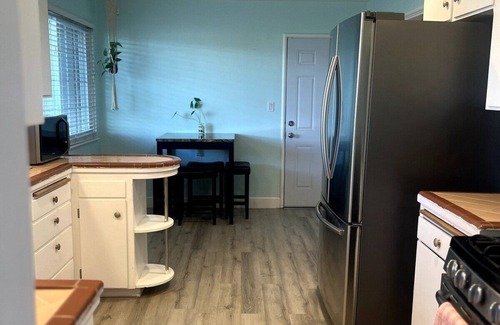 Raisin House | Central 3-Bed, 1.5-Bath Fresno Cottage with Yard