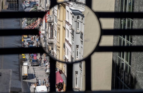 Kabatas Apartment | Central 3-bedroom apartment with AC and elevator in Istanbul