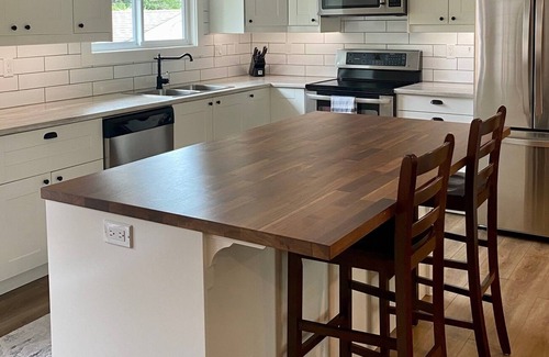 Comox House | Central 3 Bedroom Getaway in Comox
