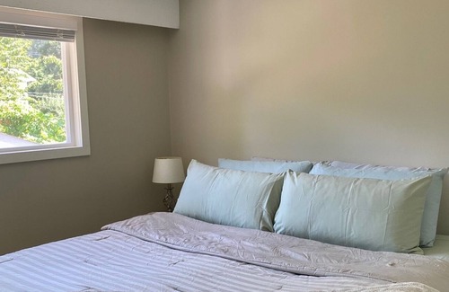 Comox House | Central 3 Bedroom Getaway in Comox