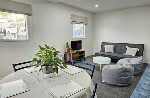 Wellington Apartment | Central 4 Bedroom Townhouse! Mt Victoria, Wellington