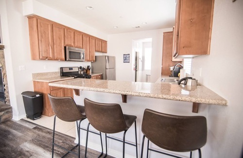 Big Bear House | Central AC! Modern Mountain Getaway in Big Bear: Hot tub, Games, Firepit, BBQ