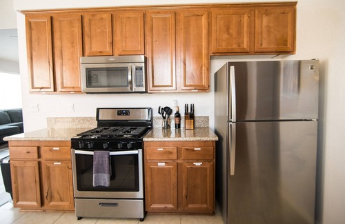 Big Bear House | Central AC! Modern Mountain Getaway in Big Bear: Hot tub, Games, Firepit, BBQ