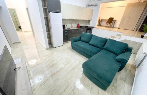 Sector 5 Apartment | Central Adress AD25