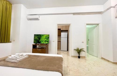 Sector 5 Apartment | Central Adress CD22