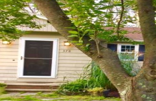 North Kingstown House | Central Air 4 summer. Beach/Newport