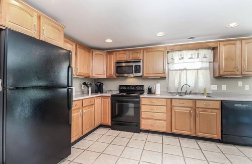 Eastward Look House | Central air, large yard, first floor bedrooms, walk to Scarborough Beach!