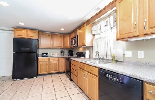 Eastward Look House | Central air, large yard, first floor bedrooms, walk to Scarborough Beach!