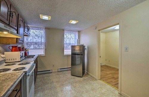 Mansion Area Apartment | Central Albany Apartment: Walk to State Capitol!
