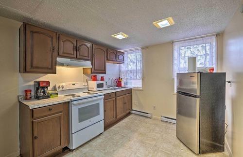 Mansion Area Apartment | Central Albany Apartment: Walk to State Capitol!