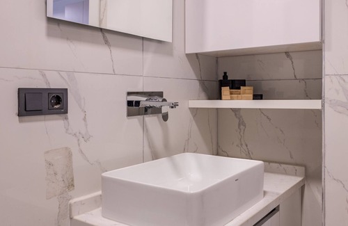 Osmanbey Apartment | Central and Modern 2+1 Flat in Sisli
