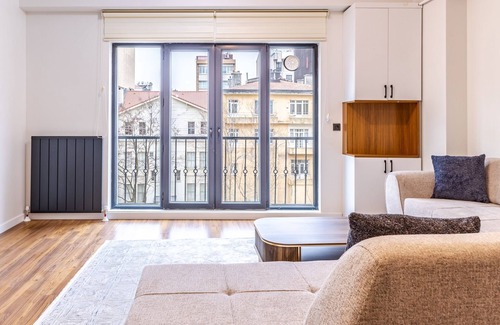 Osmanbey Apartment | Central and Modern 2+1 Flat in Sisli