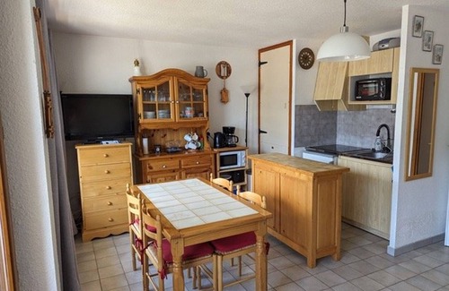 Saint-Jean-dʼAulps Apartment | Central apartment, 40m², ski-in/ski-out, cable car, 1 bedroom