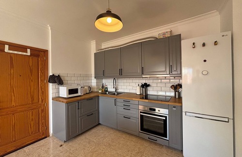 Playa de Arinaga Apartment | Central apartment 3 minutes walk to beach promenade, restaurants, cafés