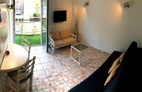Loutraki Apartment | Central Apartment just 100m from the beach!