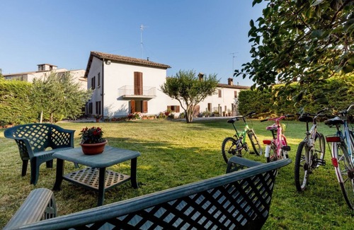 Gubbio Apartment | Central apartment that can accommodate up to 6 people, located in the east area (S. Martino-S. Lucia area) of Gubbio, in the hamlet of Perugia, a 300m walk from Teatro Romano and a 10 min walk from Piazza Grande and Palazzo dei Consoli.The flat consists