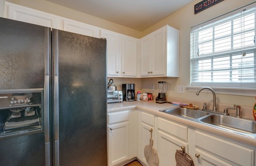 Austell House | Central Austell Home w/Furnished Deck & Grill!