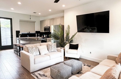 South Lamar House | Central Austin Cozy Retreat