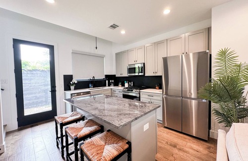 South Lamar House | Central Austin Cozy Retreat