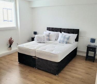 Banbury Apartment | Central Banbury 2Bed Flat Parking with CCTV M40 links