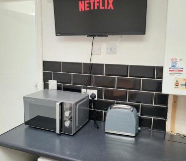 Banbury Apartment | Central Banbury 2Bed Flat Parking with CCTV M40 links