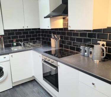 Banbury Apartment | Central Banbury 2Bed Flat Parking with CCTV M40 links