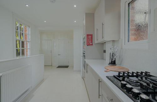 Banbury House | Central Banbury Stay Comfy and Spacious for groups 9 sleeps