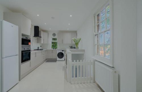 Banbury House | Central Banbury Stay Comfy and Spacious for groups 9 sleeps