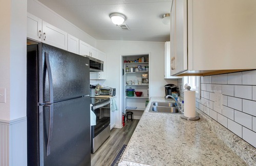 Bandon House | Central Bandon Retreat w/Deck < 1 Mi to Beach!