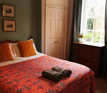 Upper Town Apartment | Central Bath Apartment Private Parking Courtyard Garden