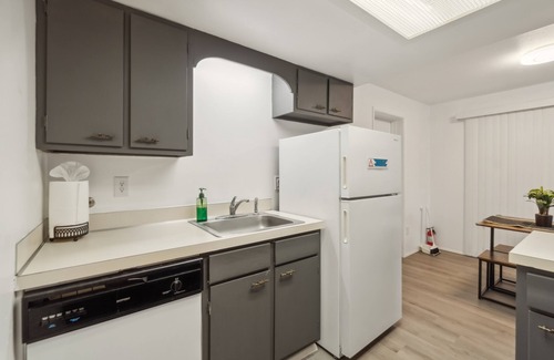 Lake Hills House | Central Bellevue Retreat 2 Bedroom Duplex