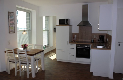 Mitte-Sud Apartment | Central between dike and New Harbor with glazed loggia