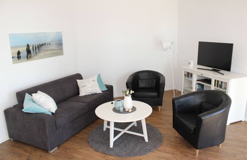 Mitte-Sud Apartment | Central between dike and New Harbor with glazed loggia