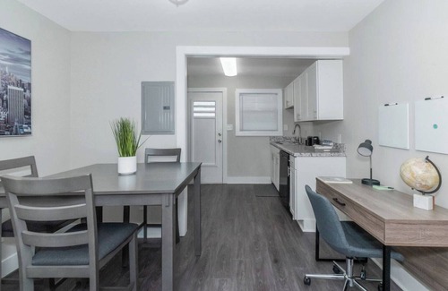 South Tuxedo Park Apartment | Central Buckhead 2BR apartment with king beds, full kitchen, fast Wi-Fi, and free parking — minutes from Lenox Square, Phipps Plaza, and top dining.