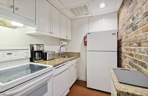 Arts/Warehouse District Apartment | Central Business District Monthly Rental - 1BR/1BA