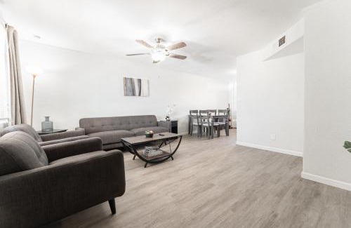 Casa Grande Apartment | Central Casa Grande 2 BR Apt, 3 Beds with Backyard