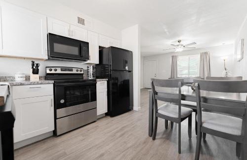Casa Grande Apartment | Central Casa Grande 2 BR Apt, 3 Beds with Backyard