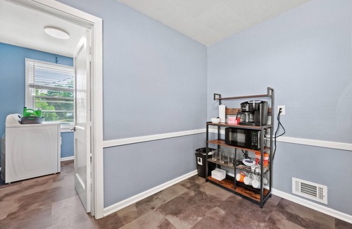 Richmond House | Central Charm: Stay in Style Just Outside of All the Action w/Putting Green