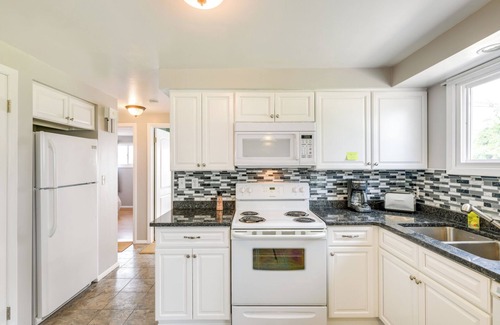 Depew Apartment | Central Cheektowaga Apt w/Shared Hot Tub & Pool!