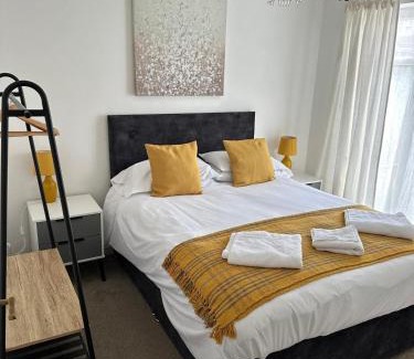 Chester Apartment | Central Chester Apartment, 2 beds, 3 guests